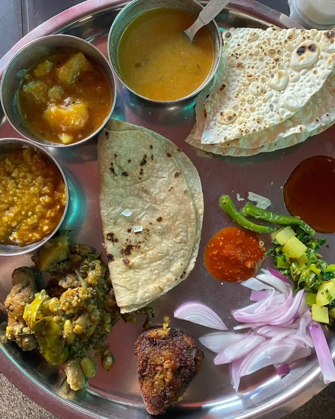 Annapurna Bhojanalay best gujarati thali in maninagar ahmedabad